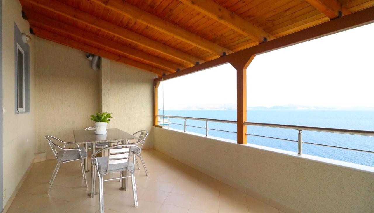 Apartments Vila Roboci ซารานเดอ ภายนอก รูปภาพ